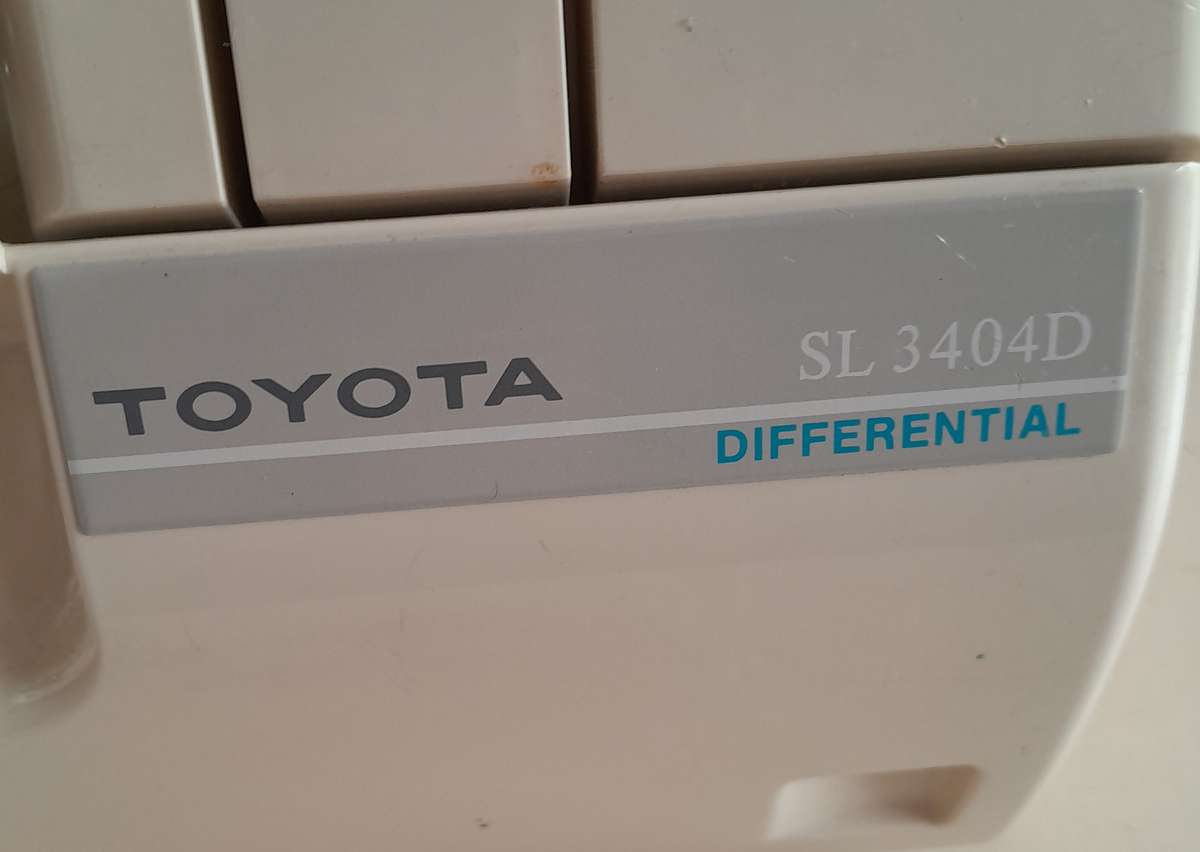 Toyota Differential Overlocker 3404D - Ideal for sewing enthusiasts and professionals