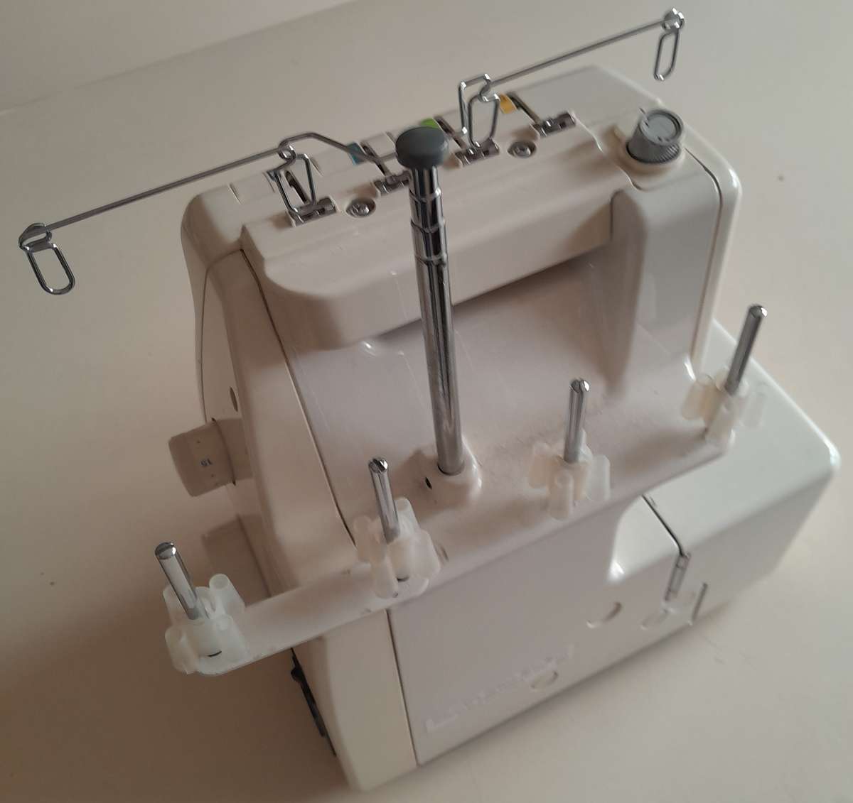 Toyota Differential Overlocker 3404D - Ideal for sewing enthusiasts and professionals