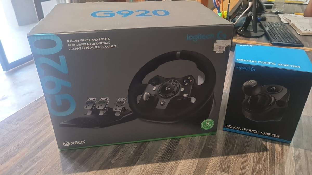 Logitech G920 Driving Force Wheel + Pedals + Shifter