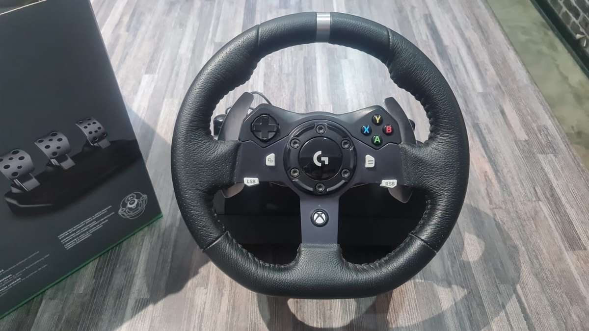 Logitech G920 Driving Force Wheel + Pedals + Shifter