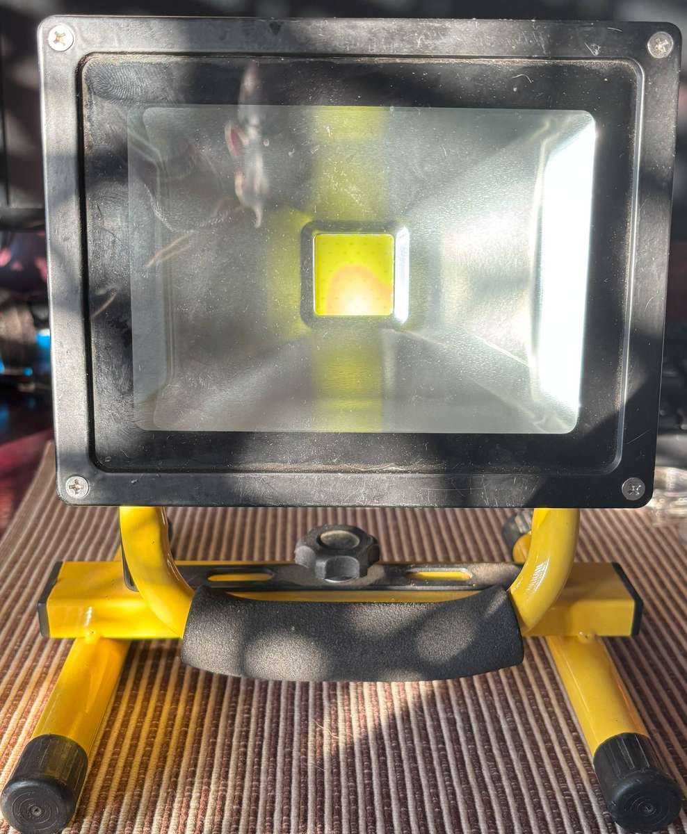 2x Emergency LED lights