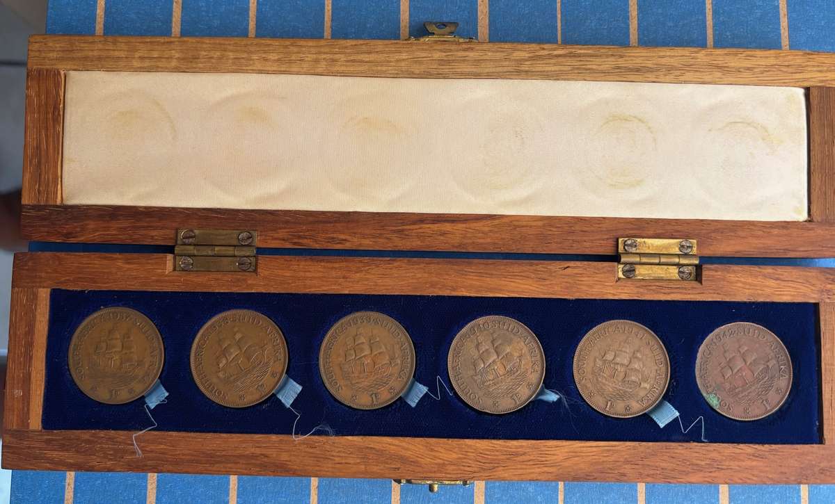 Union pennies 1937 to 1942 in wooden box (Bid for all the pennies and box)