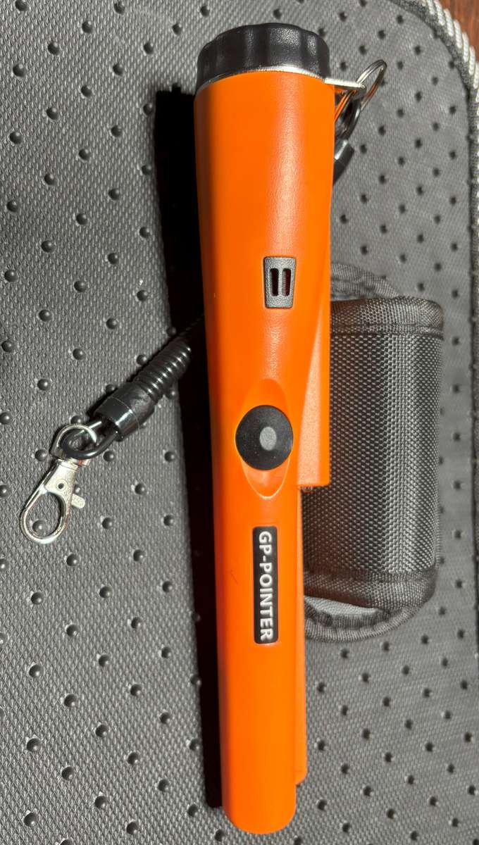 Metal detector (pointer as new)
