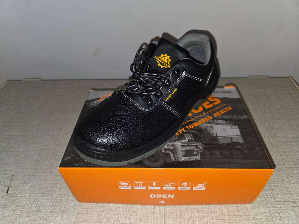Safety boots