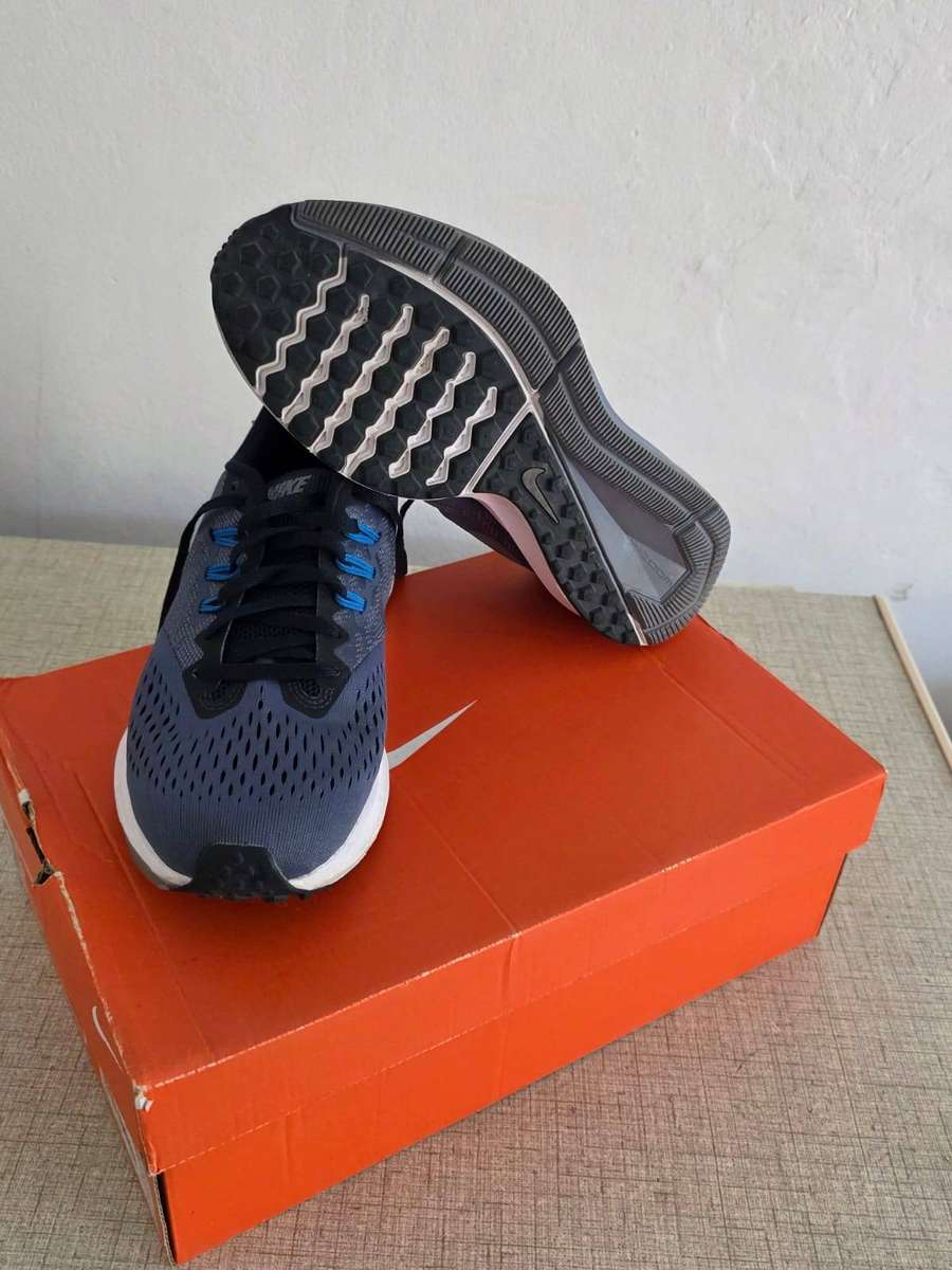 NIke Zoom Winflow 4 Size 8