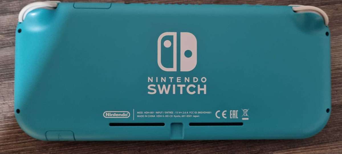 Nintendo Switch Lite + 3 Games + 128GB SD card