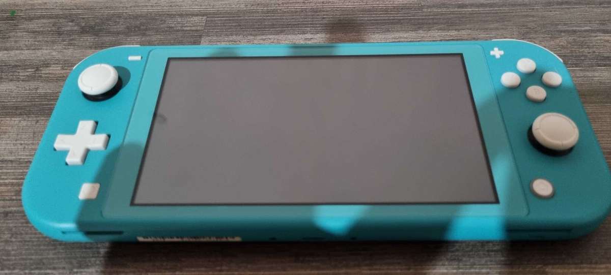 Nintendo Switch Lite + 3 Games + 128GB SD card
