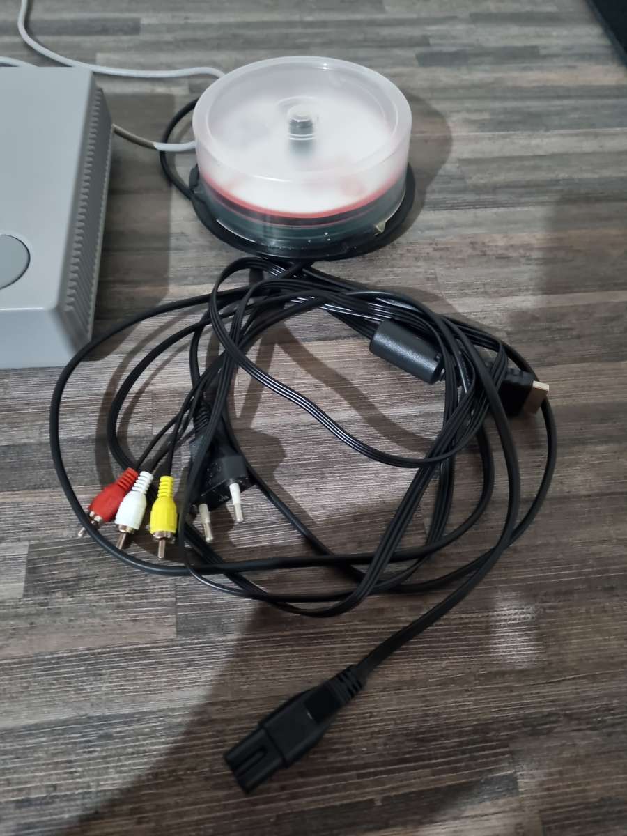 Original Playstation 1 - chipped with memory card and one working controller