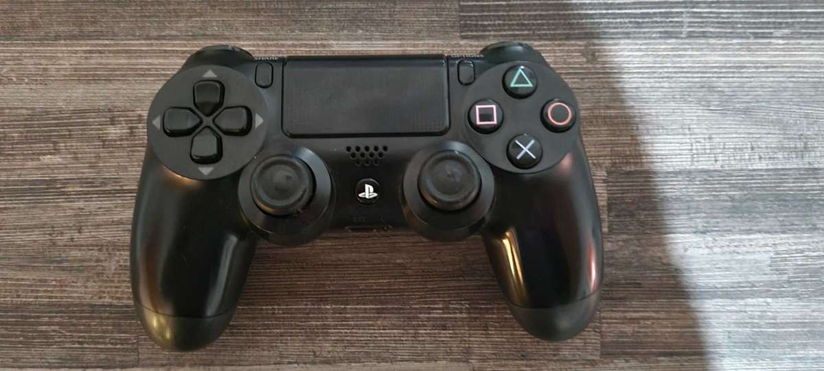 Playstation 4 Slim Console + 3 Games