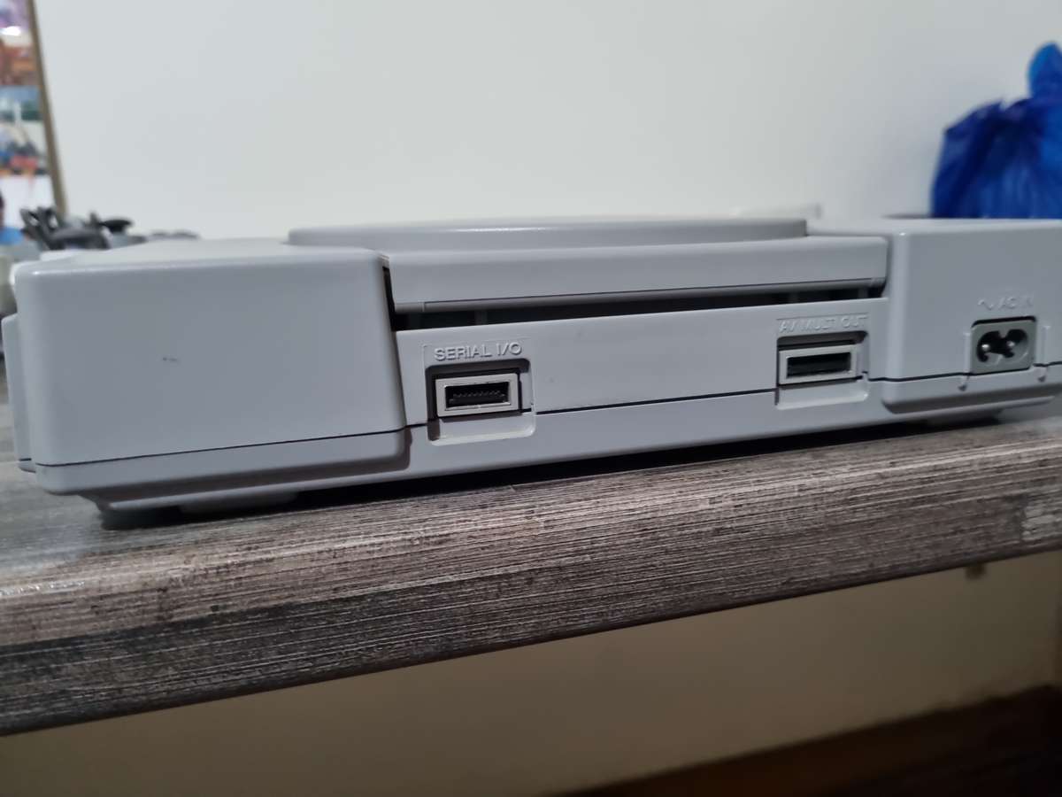 Original Playstation 1 - chipped with memory card and one working controller