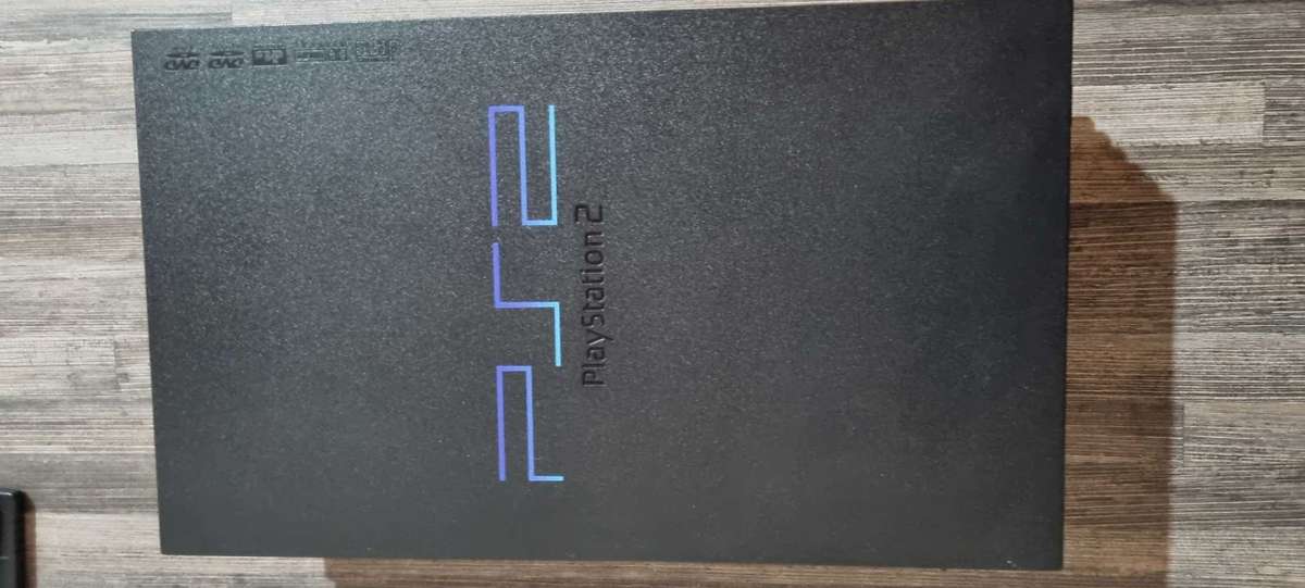 Playstation 2 PHAT Console + 2 x Controllers + 2 x Memory Cards + Original PS2 Carry bag