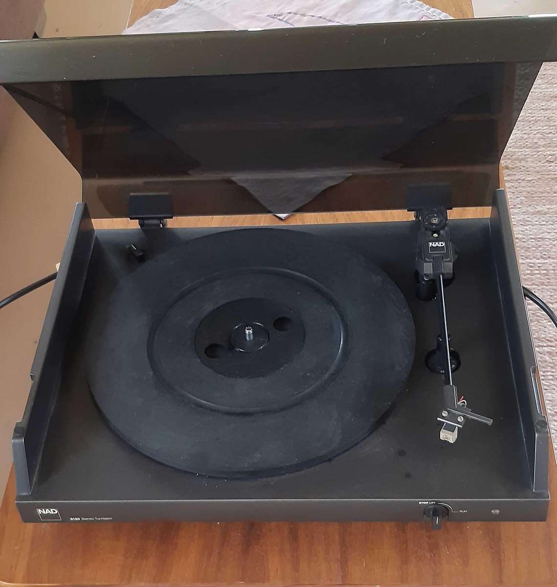 NAD 5120 Stereo Turntable