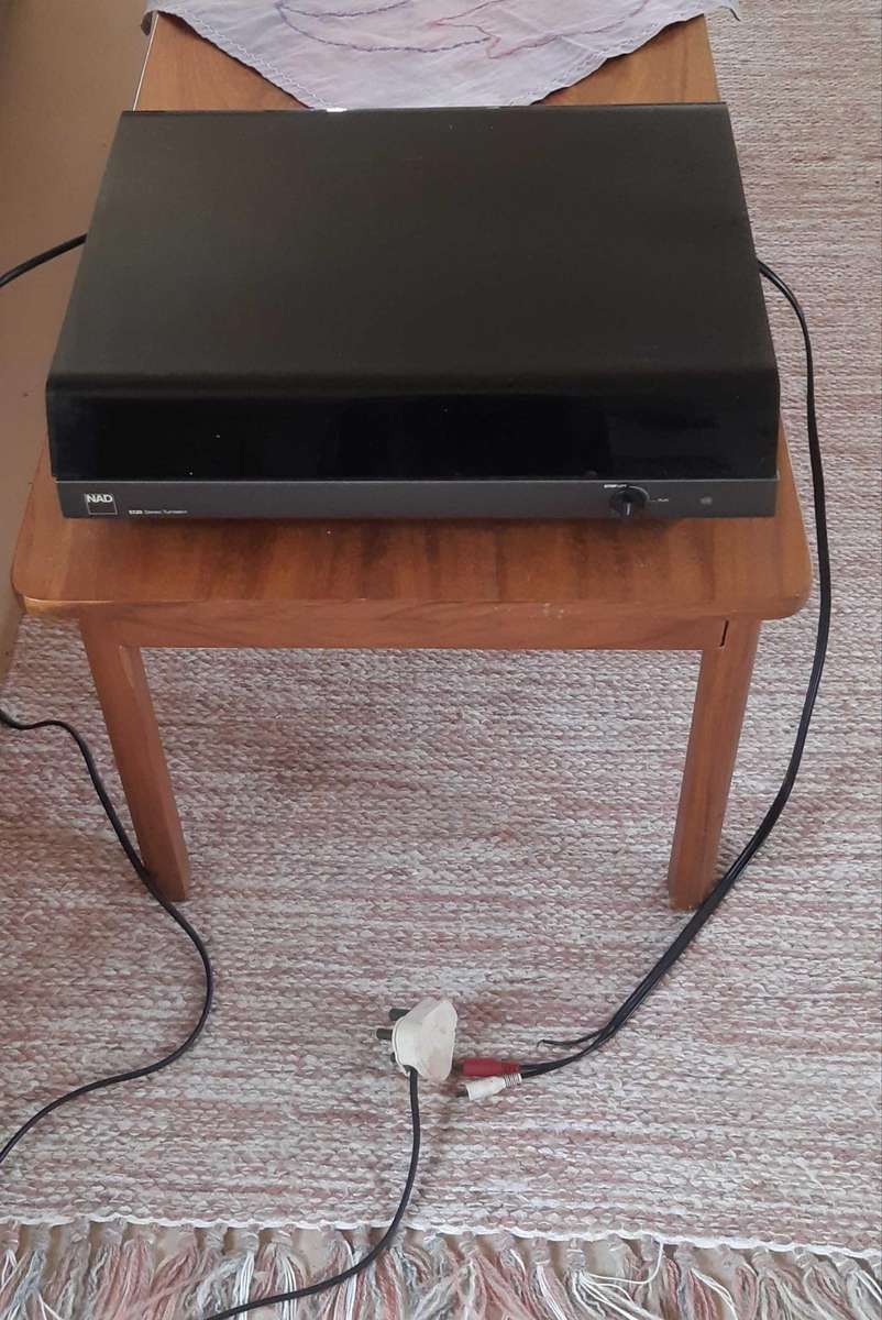 NAD 5120 Stereo Turntable