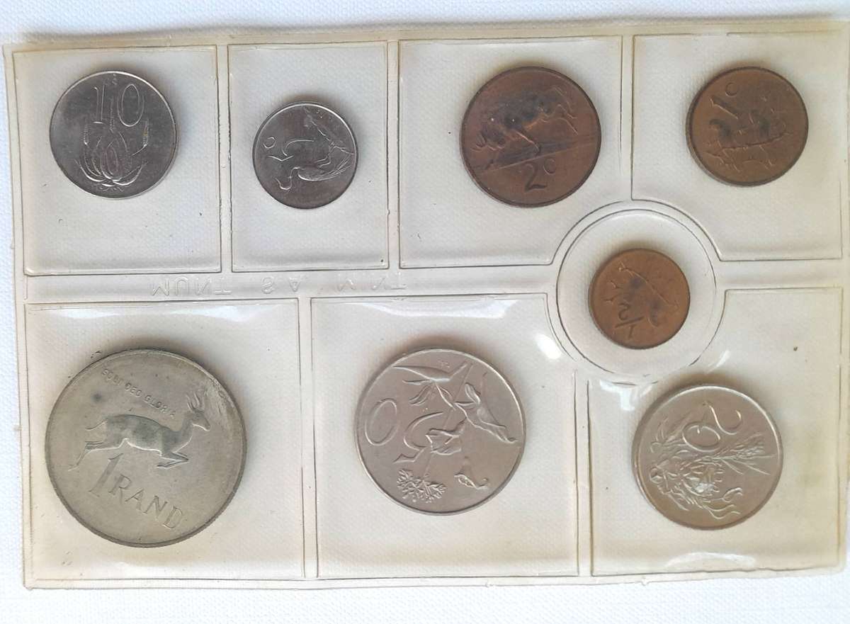 South Africa 1970 Mint pack. Bi-lingual. Coat of Arms. Includes 1/2 cent