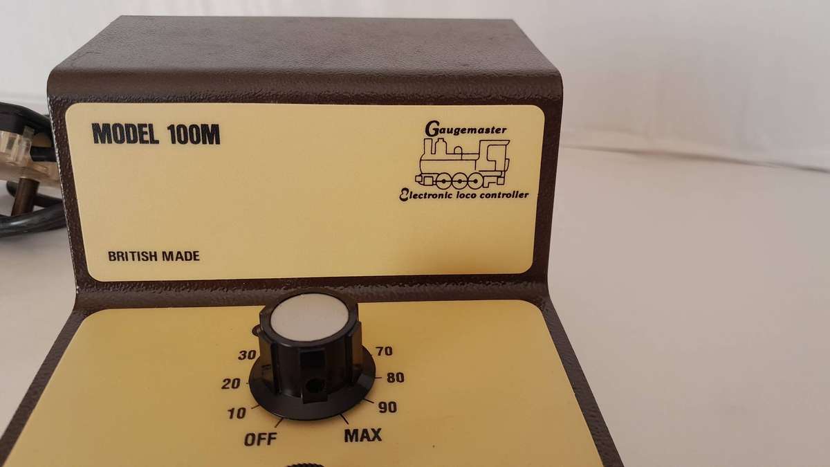 New Gaugemaster analog model train controller (HO/N)