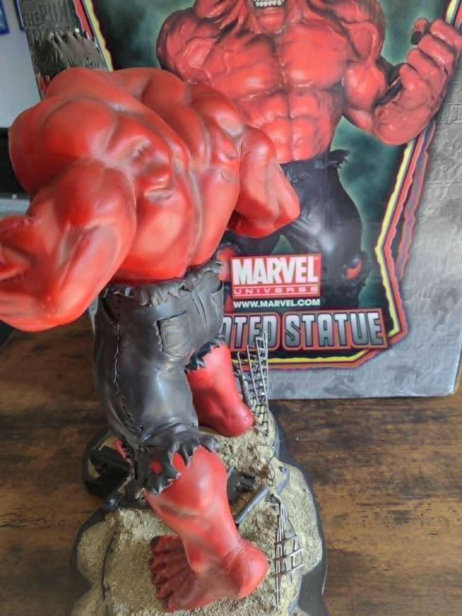 RED HULK - BOWEN STATUE ( DAMAGED / SCRATCHED )