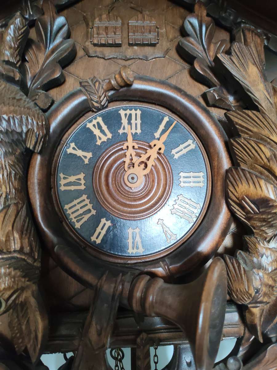 Hunter's style antique cuckoo clock