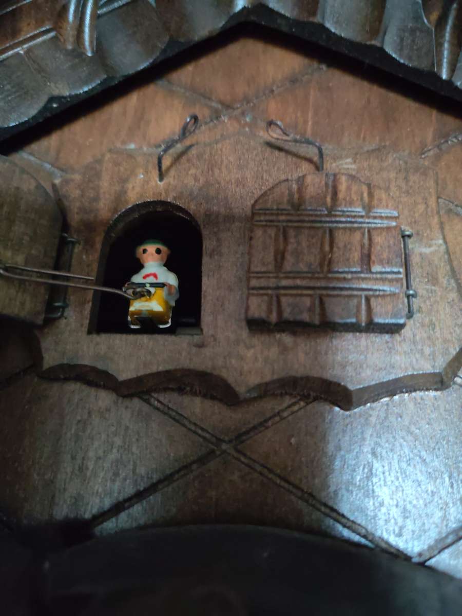 Hunter's style antique cuckoo clock