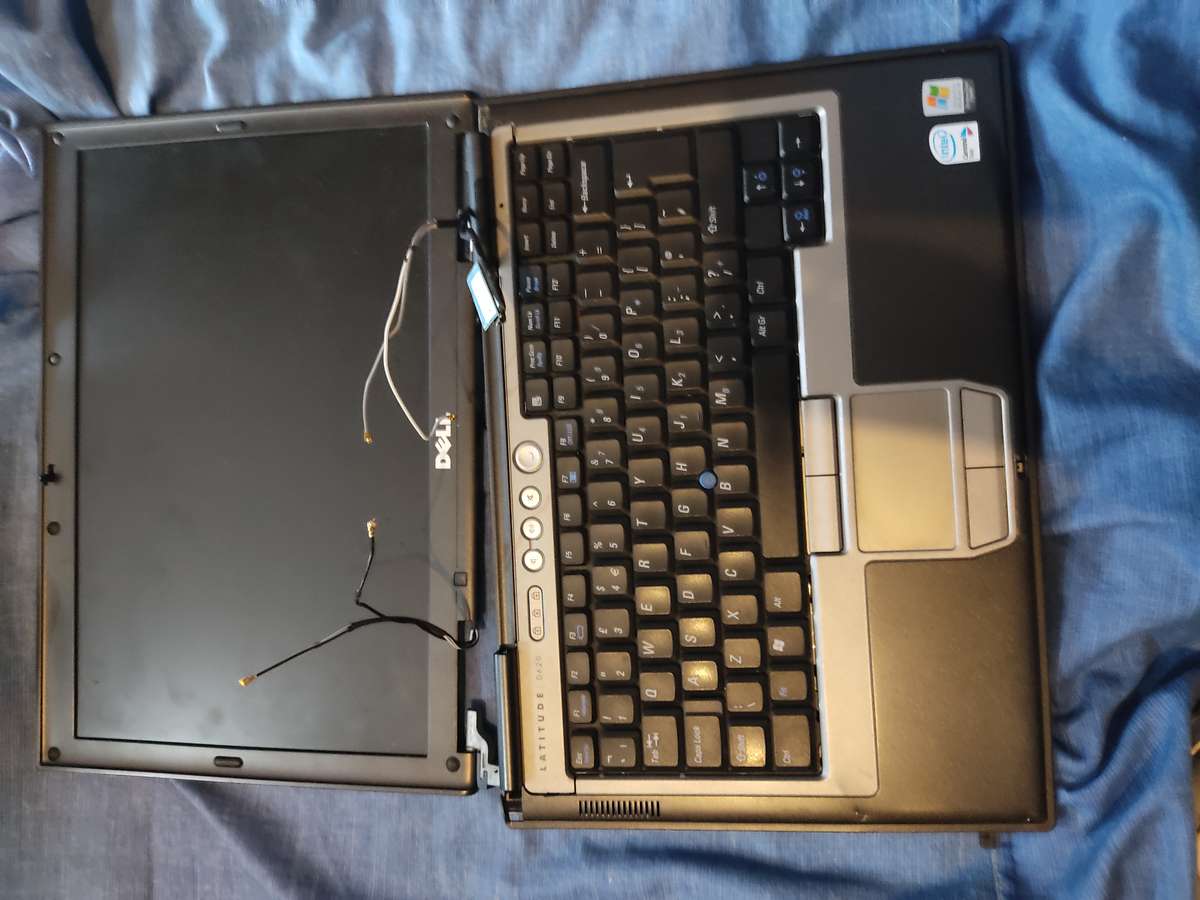 Dell latitude d620. ( READ DESCRIPTION)