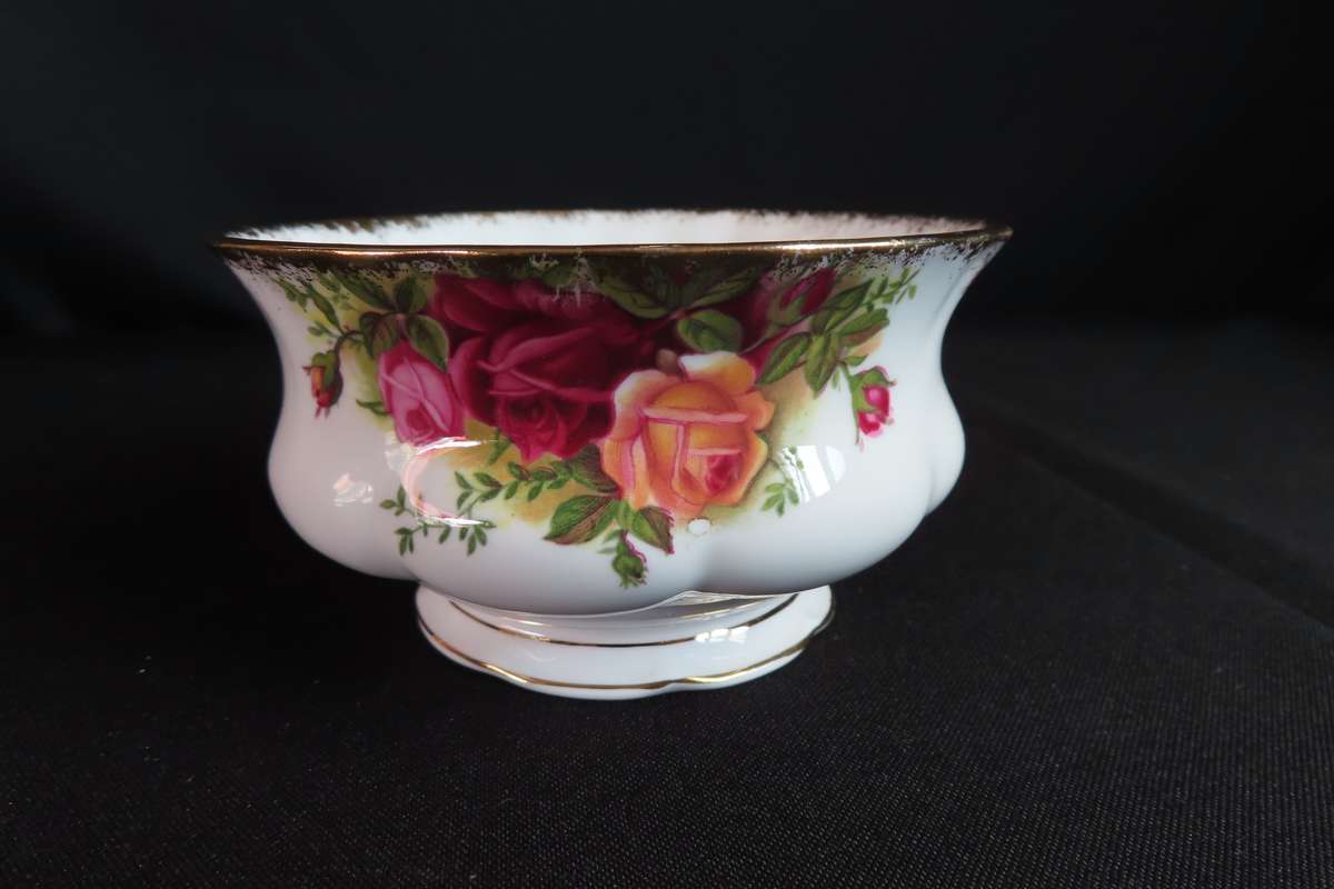 Royal Albert Old Country Roses Tea Sugar Bowl.