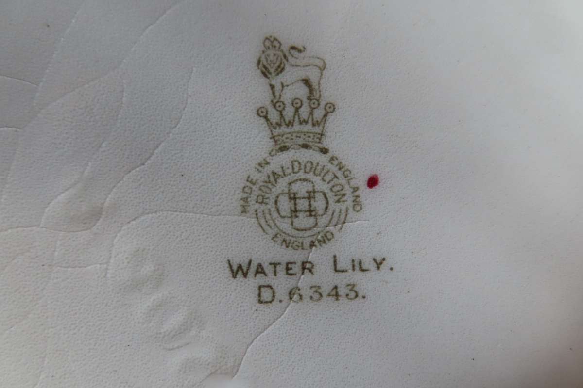 Royal Doulton "Water Lily" D6343 Fruit Bowl