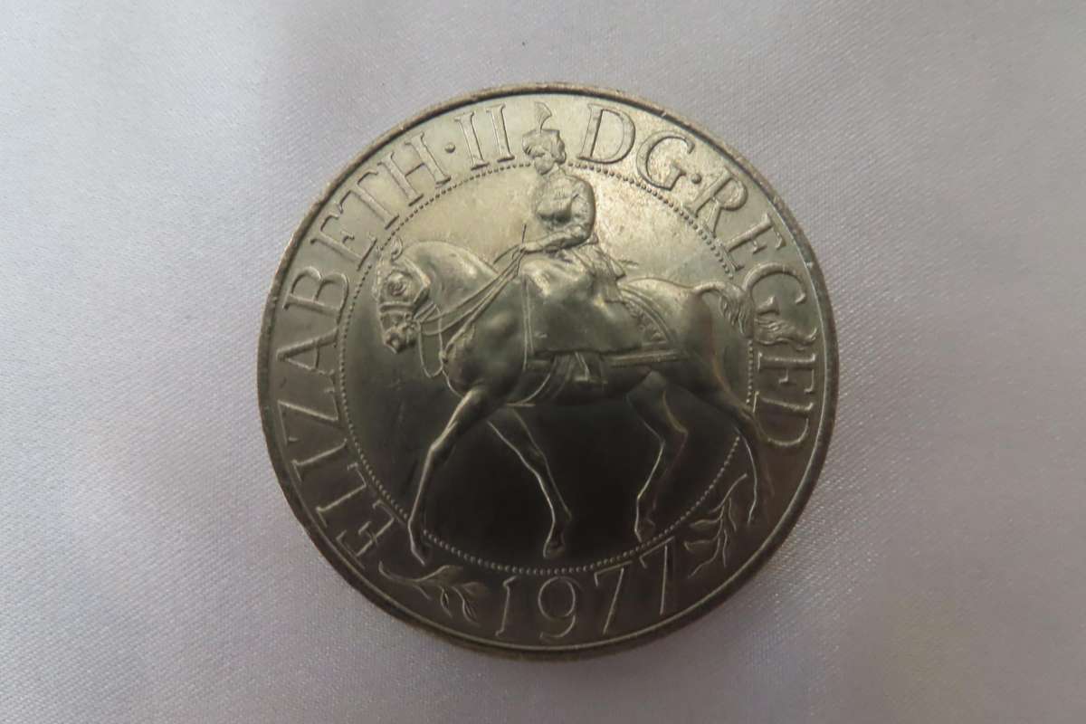 Elizabeth II D.G Reg FD 1977 Silver Jubilee Crown