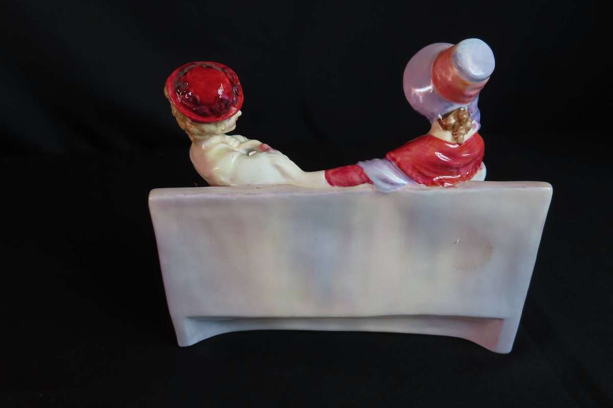 Royal Doulton Figurine The Gossips HN 2025