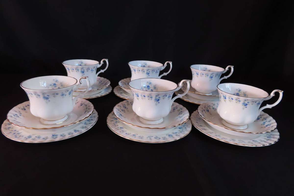 Royal Albert Memory Lane 21 Piece Tea Set.