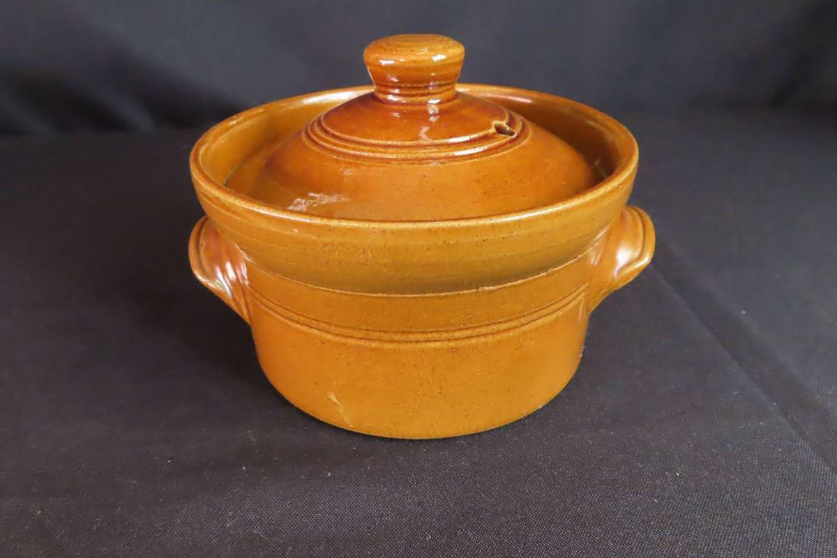 Pearsons of Chesterfield England Round small Casserole Lidded Dish.