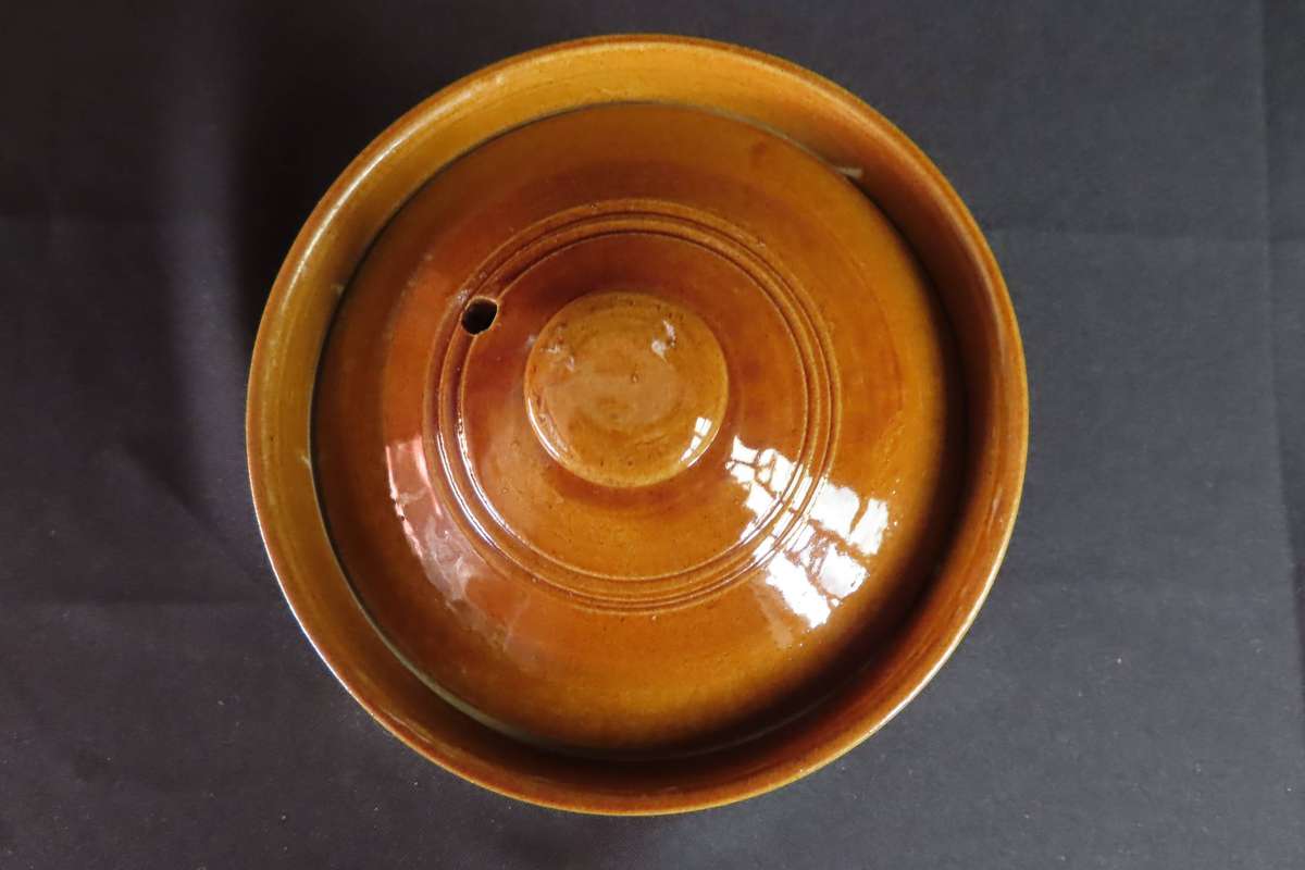 Pearsons of Chesterfield England Round small Casserole Lidded Dish.