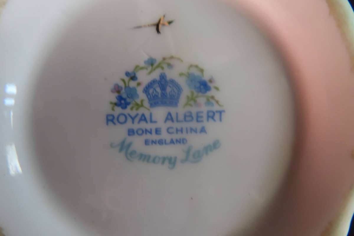 Royal Albert Memory Lane Tea Sugar Bowl. (See description)