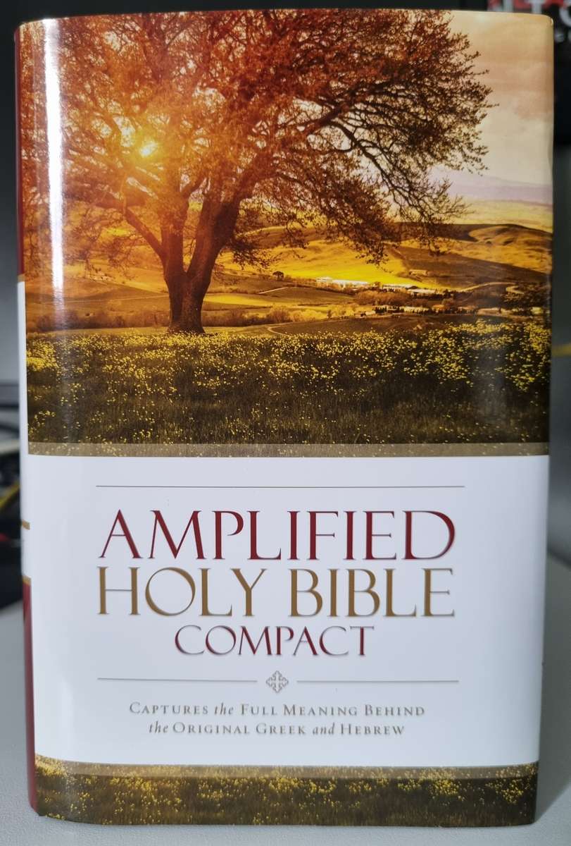 NLT Illustrated Study Bible & Bible Combo