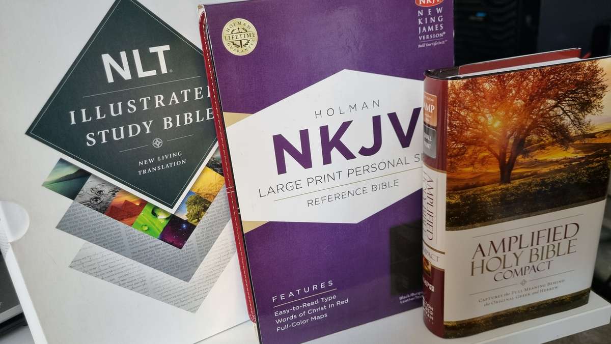 NLT Illustrated Study Bible & Bible Combo