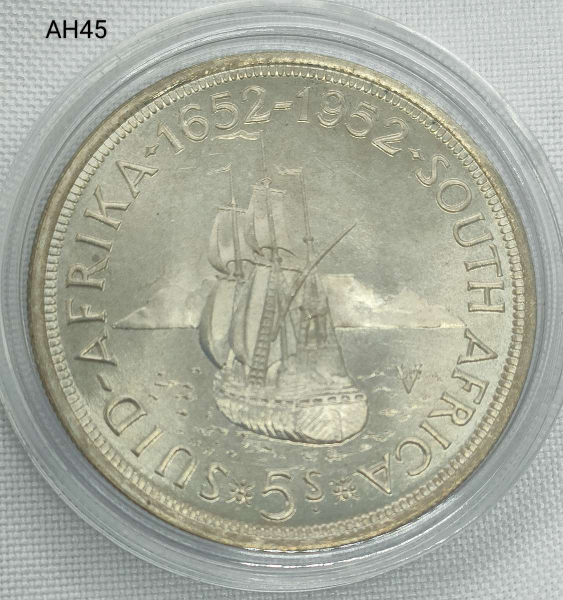 1952 Union of SA crown - 5 shillings - .500 silver - in capsule