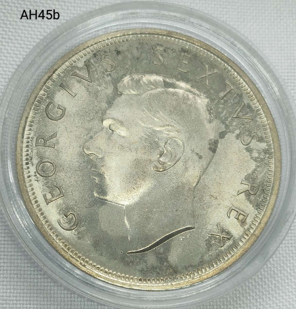 1952 Union of SA crown - 5 shillings - .500 silver - in capsule