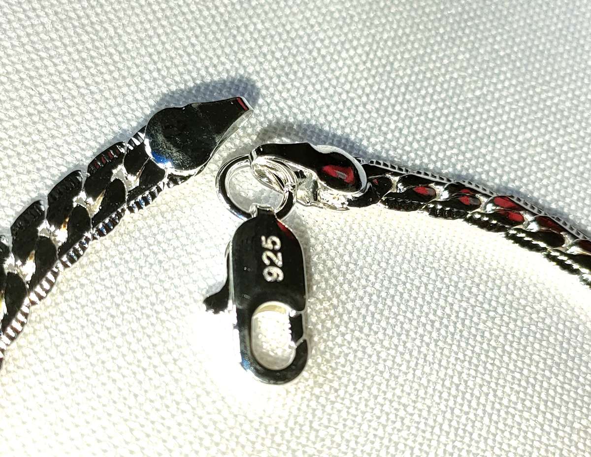 New Sterling Silver neck chain: Stamped 925: Length app 450mm