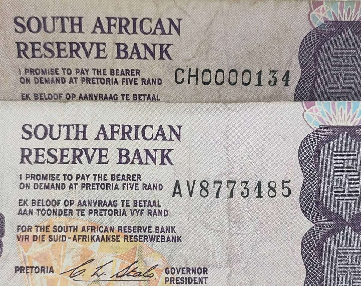 SARB banknotes - R5 - CL Stals- good condition - 2 notes - not legal tender
