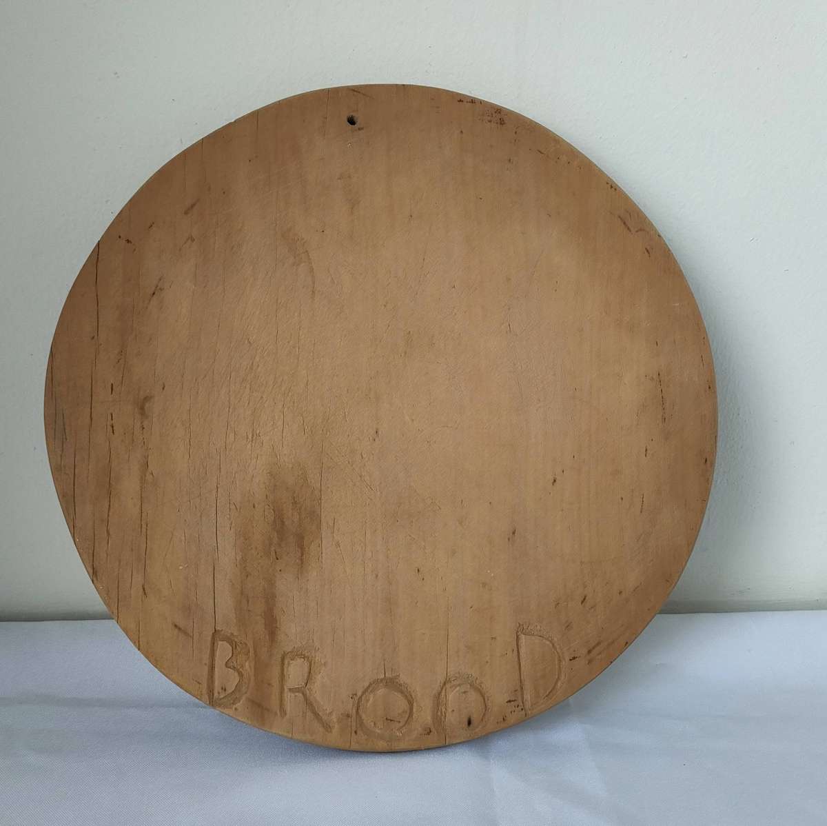 Primitive antique bread cutting board - 280 mm diameter - hand carving