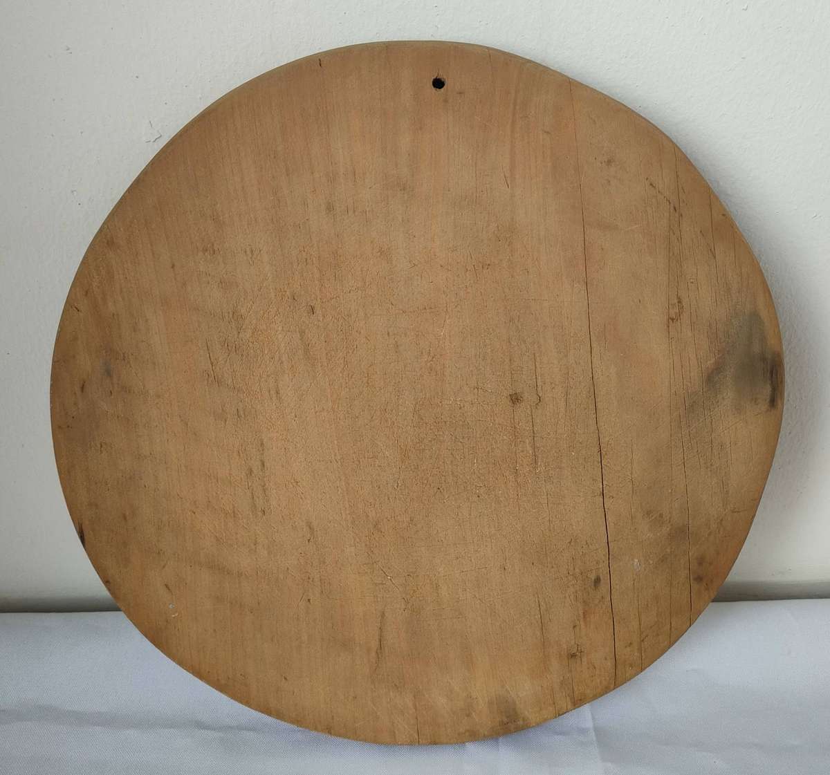 Primitive antique bread cutting board - 280 mm diameter - hand carving