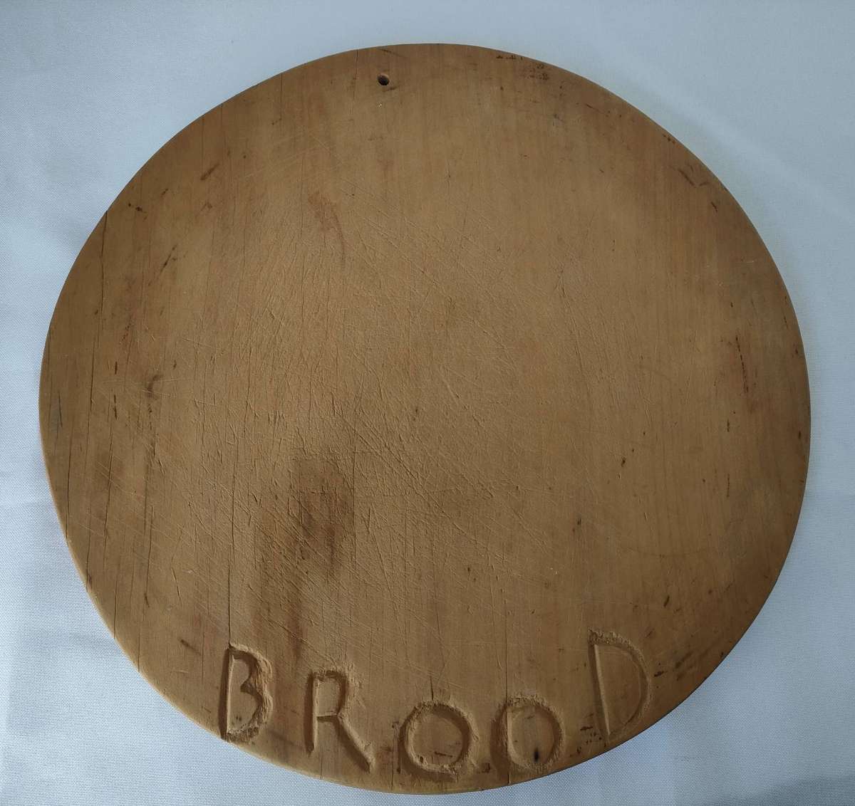 Primitive antique bread cutting board - 280 mm diameter - hand carving