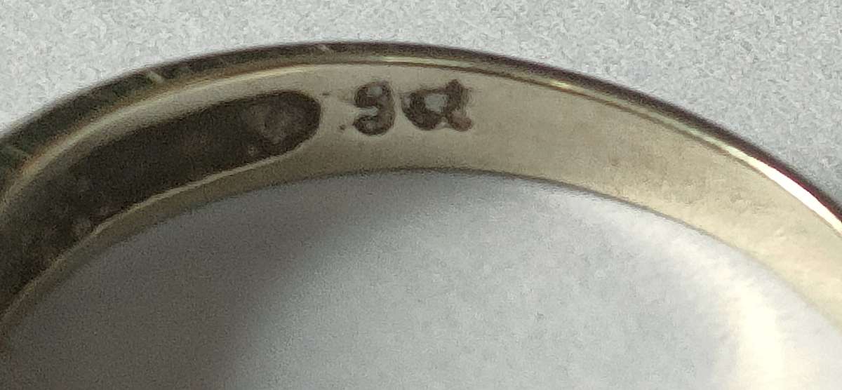 Vintage 9ct Gold ring - 2.15 g - lovely white gemstones- gemstones not identified