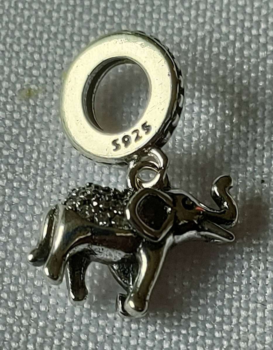 Sterling silver charm- 925 stamped - well-designed elephant