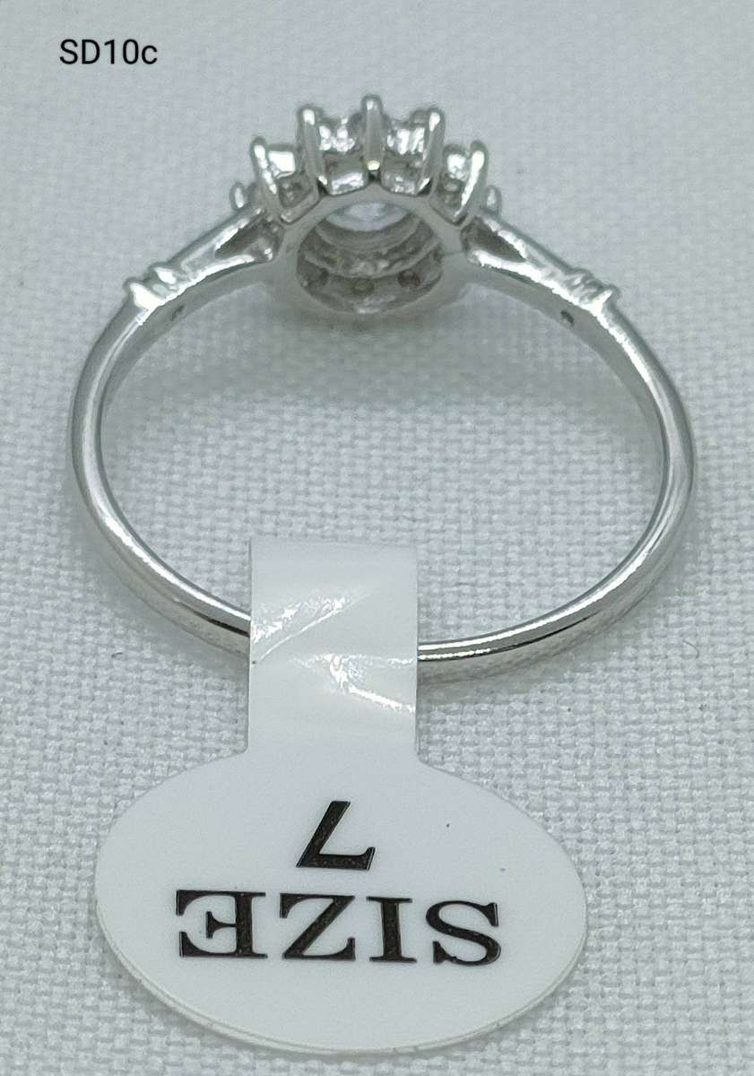 Sterling silver lab grown diamond ring- 925 stamped -size 7 - lovely design
