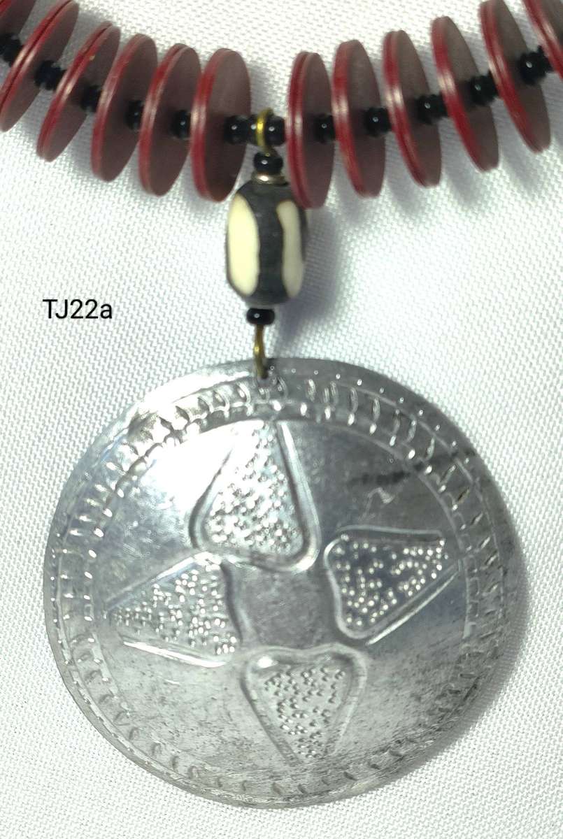 Ethnic choker type necklace - lovely well-made item