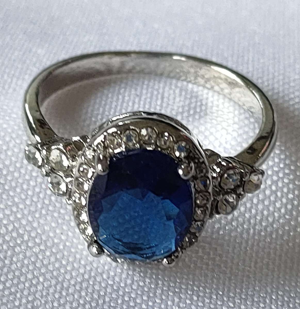 Gorgeous lab created Sapphire ring: Large stone: Size US7, 2 of 7