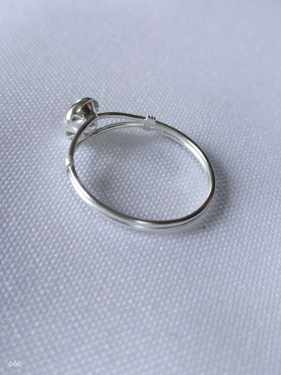 New Sterling Silver Austrian Crystal ring: Size US7