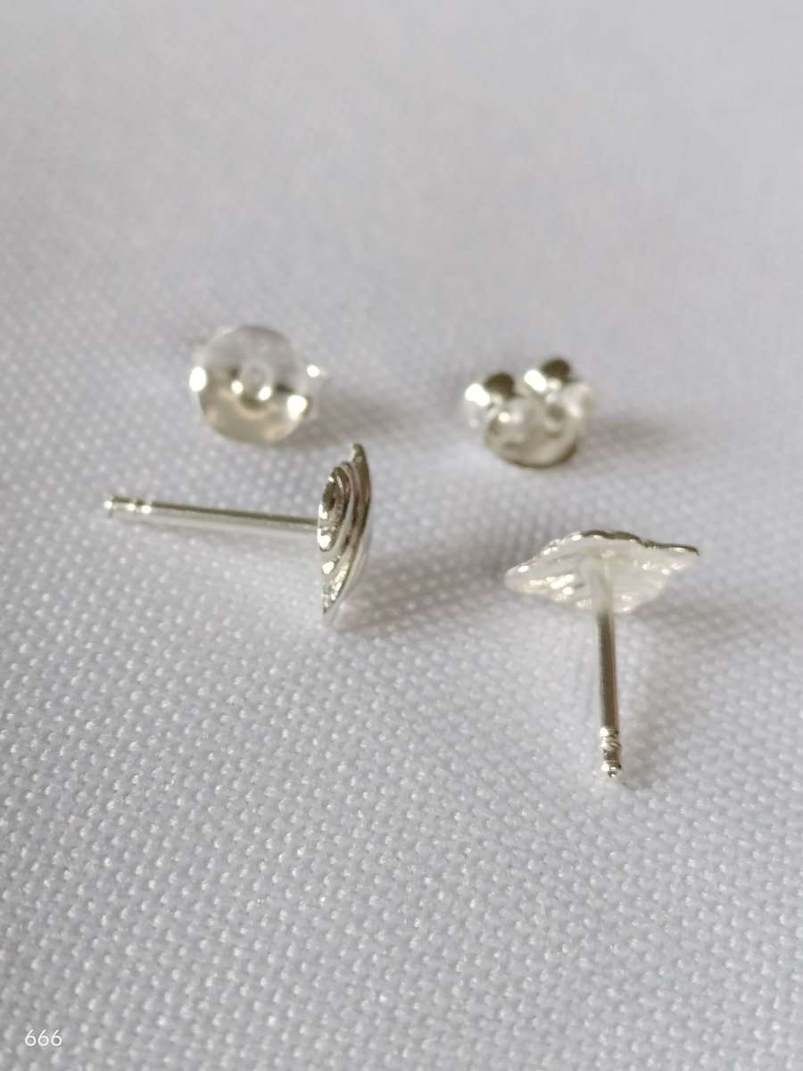 New Sterling Silver Plain earrings: Gorgeous design