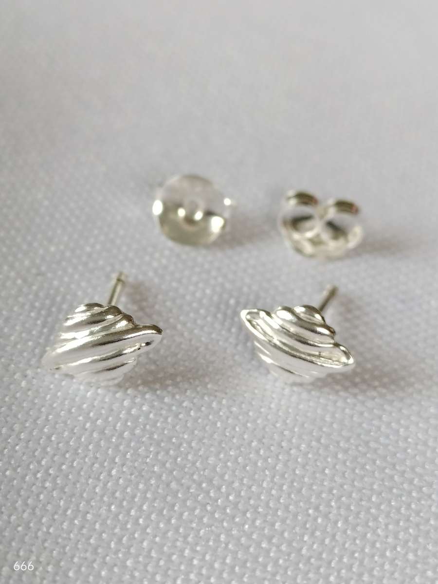 New Sterling Silver Plain earrings: Gorgeous design