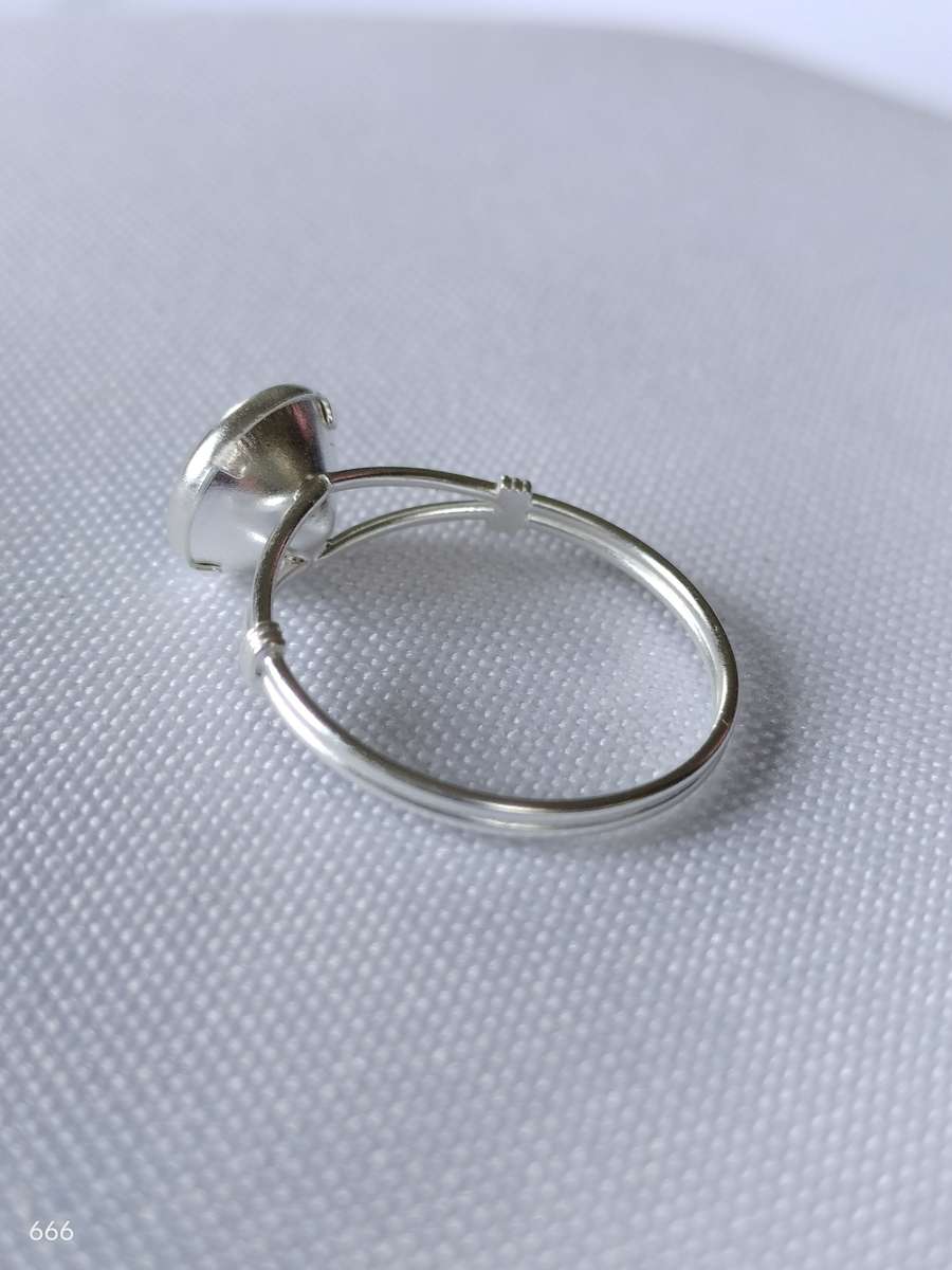 New Sterling Silver Austrian Crystal ring: Size US7