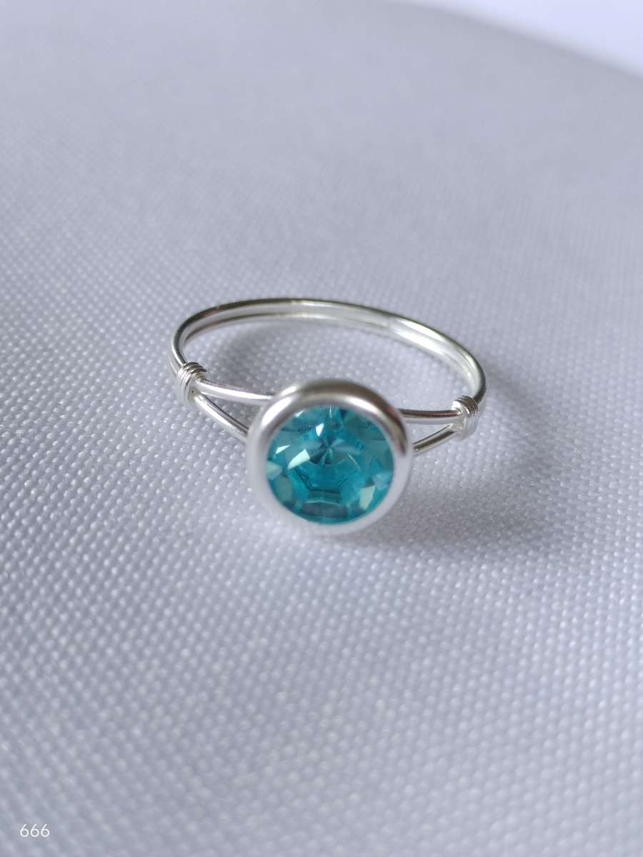 New Sterling Silver Austrian Crystal ring: Size US7